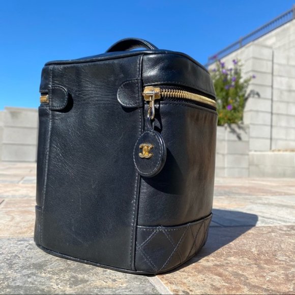 SOLD Chanel Timeless Vintage Vanity Case - Picture 3 of 16